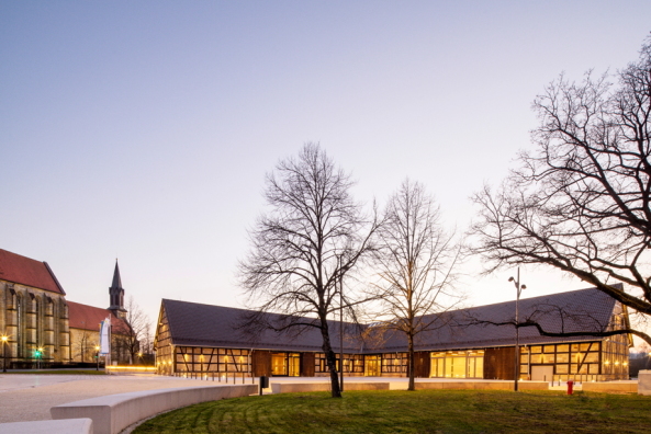 Belobigung Stdtebaupreis: Einbau von Veranstaltungsrumen in die ehemalige Staatsdomne in Sonnefeld