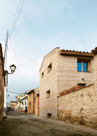 Lndliches Wohnhaus fr das 21. Jahrhundert in Ayerbe in Spanien; Architektin: Angels Castellarnau Visus