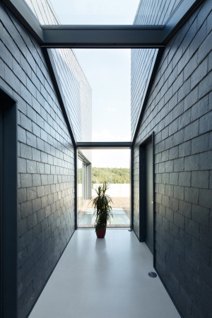 Wohnhaus in Krostoszowice von RS+ Robert Skitek