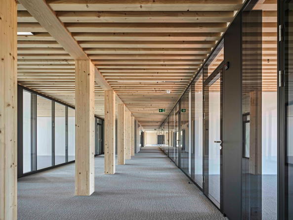 Sonderpreis Schweizer Holz 2018: Btiment administratif de la police cantonale de Fribourg, Deillon Delley Architectes