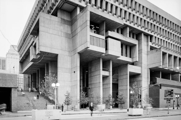 Unter anderem mit dabei: Oliver Elser vom DAM mit einem Vortrag ber die Ausstellung SOS Brutalismus, die auch die Boston City Hall von Kallmann McKinnell + Knowles sowie Campbell, Aldrich + Nulty (196269) zeigte