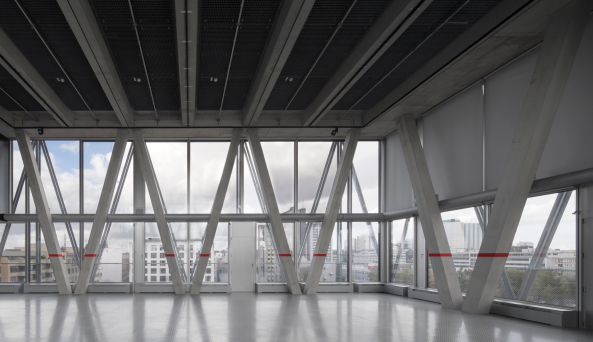 Ein doppelgeschossiger Veranstaltungsraum mit Zugang zur Dachterrasse kann zustzlich fr die zahlreichen Events des taz-Verlags genutzt werden.