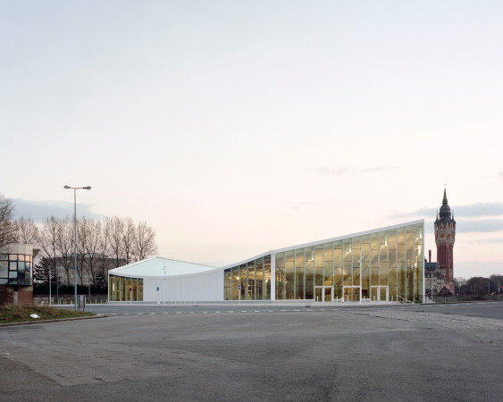 Sporthalle in Calais von Bureau faceB