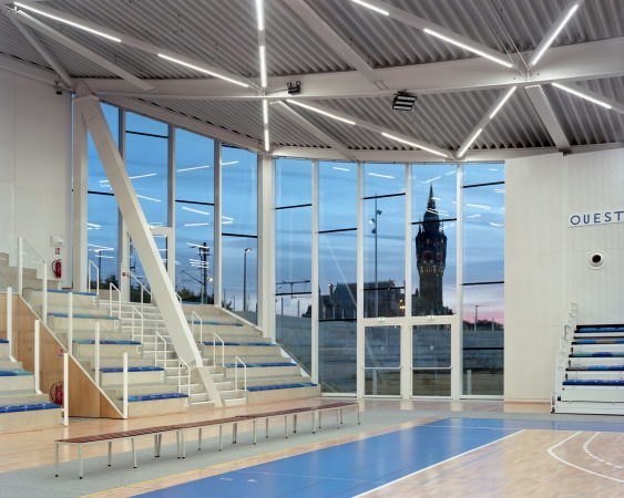 Sporthalle in Calais von Bureau faceB