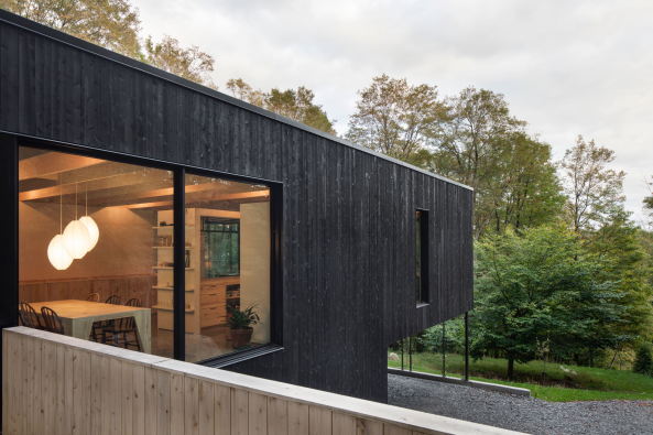 Holzhaus in Quebec von Atelier Gnral