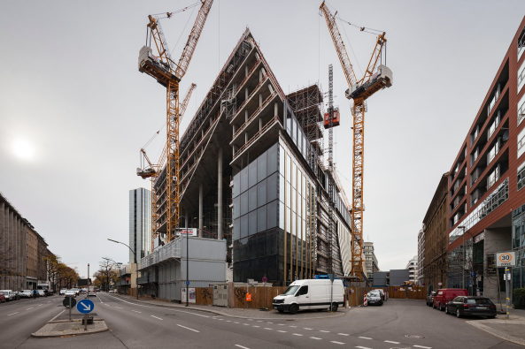 Grundst�ck und Neubau hat Axel Springer bereits an den Norwegischen Staatsfonds verkauft...