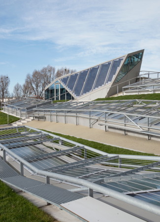 Technische Einrichtungen wurden als Schauanlagen f�r die Berufsausbildung demonstrativ in die Architektur integriert