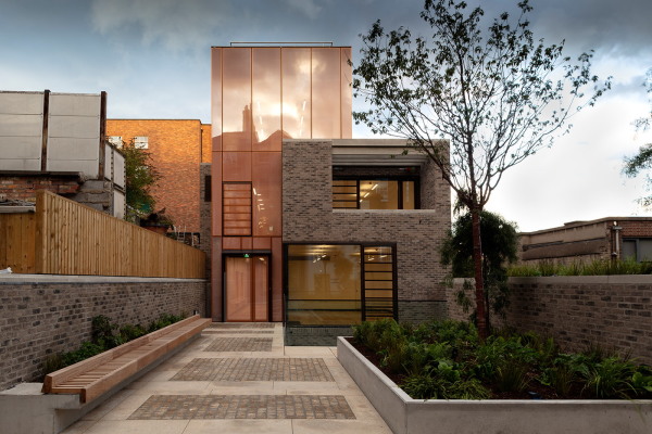 Der Hof drfte sich als neuer Ort fr sommerliche Empfnge etablieren.