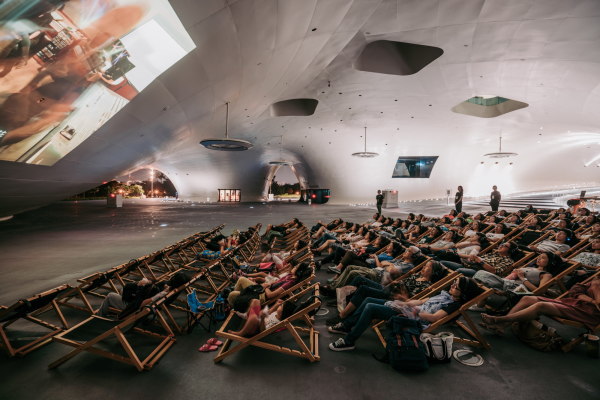 Sie wird auch f�r Veranstaltungen wie beispielsweise Kinovorf�hrungen genutzt.