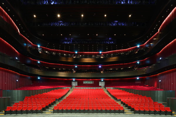 Die Oper, der grte der vier Sle.