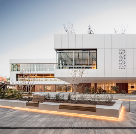 Trauerzentrum in Barcelona von JFA