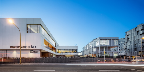 Trauerzentrum in Barcelona von JFA