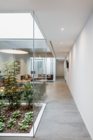 Trauerzentrum in Barcelona von JFA