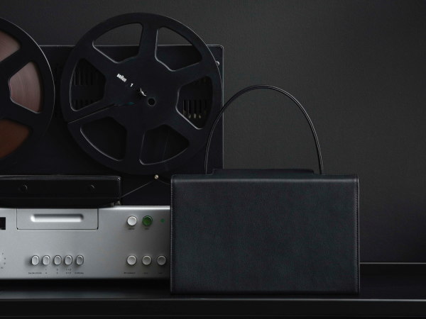 Das Taschenlabel Tsatsas legte 2018 das Modell 0931 auf, eine Handtasche, die Dieter Rams einst fr seine Frau entwarf.