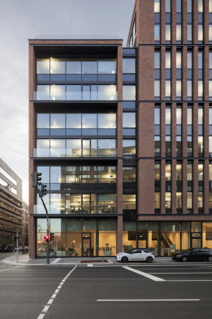 Ein 1. Preis: Erweiterung der Unternehmenszentrale Gebrder Heinemann von Gerkan, Marg und Partner Architekten aus Hamburg