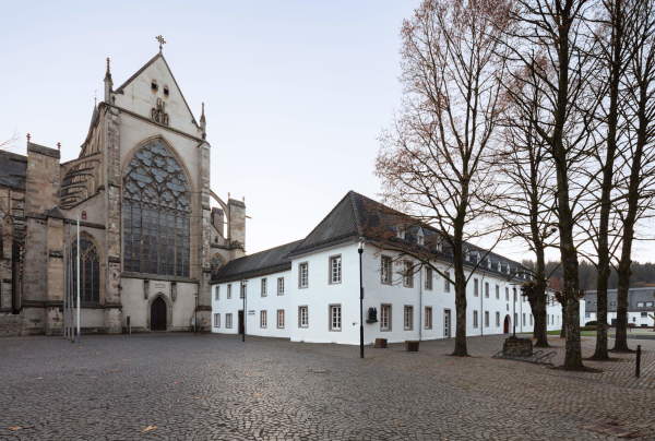 Der alte Trakt von Karl Brocker unter Beteiligung von Hans Schwippert aus den Zwanzigerjahren.