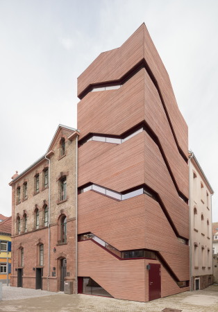 heneghan peng architects (Dublin, Berlin): Museum Tonofenfabrik, Lahr