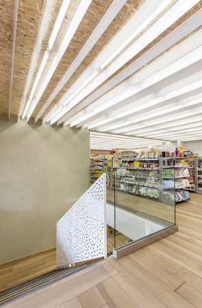 Supermarktumbau von KLAB architecture in Athen