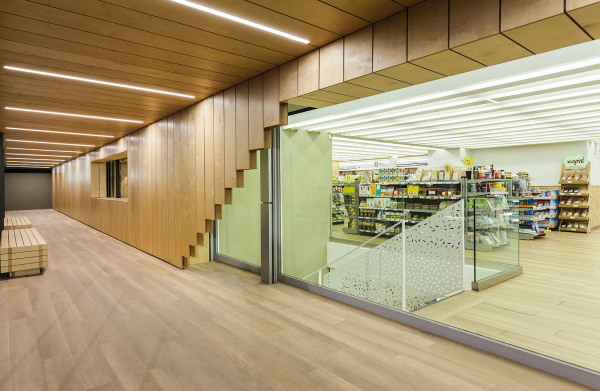 Supermarktumbau von KLAB architecture in Athen