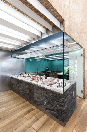 Supermarktumbau von KLAB architecture in Athen