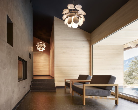 Er kann komplett umrundet werden, wobei sich immer wieder neue Aussichten erffnen.