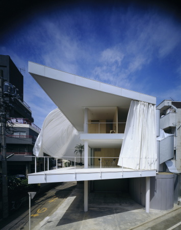 Curtain Wall House, 1995