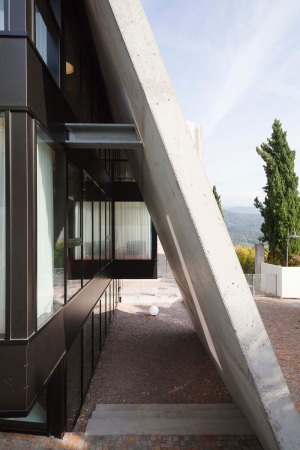 Bibliothek von Schiefer Tschoell und Walter Angonese