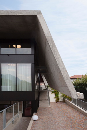 Bibliothek von Schiefer Tschoell und Walter Angonese