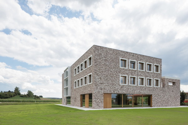 Brogebude von Ackermann + Raff