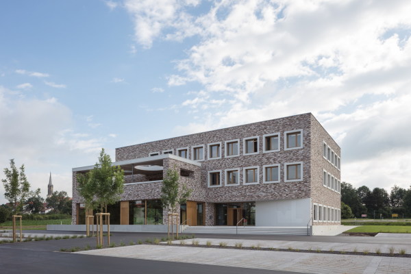 Brogebude von Ackermann + Raff