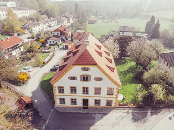 2018 prmiert: 3. Preis Bauen im Bestand: Josef Anglhuber, aris architekten, Bauherr: Ignaz Graf zu Toerring-Jettenbach, Wohnen und Gewerbe in einem ehemaligen Amtshaus, Jettenbach