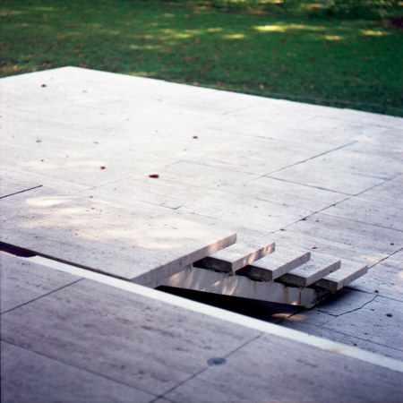 Lake Verea, Farnsworth House (Mies van der Rohe, 194551), Plano, Illinois, Paparazza Moderna Serie, 201118