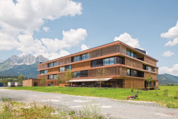 Anerkennung in der Kategorie Gewerbliche Bauten: Stammhaus Egger, St. Johann in Tirol