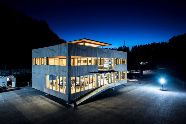 Auszeichnung in der Kategorie Sonderbauten: MotoGP Energy Station, mobil