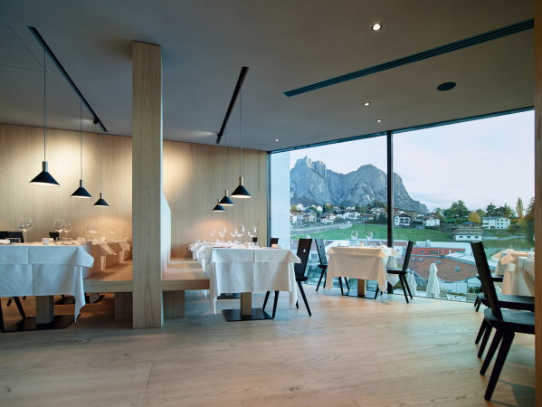 Radikaler Hotelumbau in Sdtirol von Peter Pichler Architecture