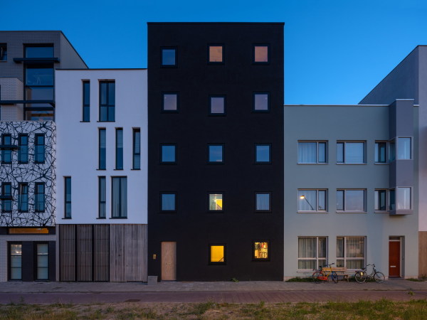 Drei-Generationenhaus in Amsterdam von BETA