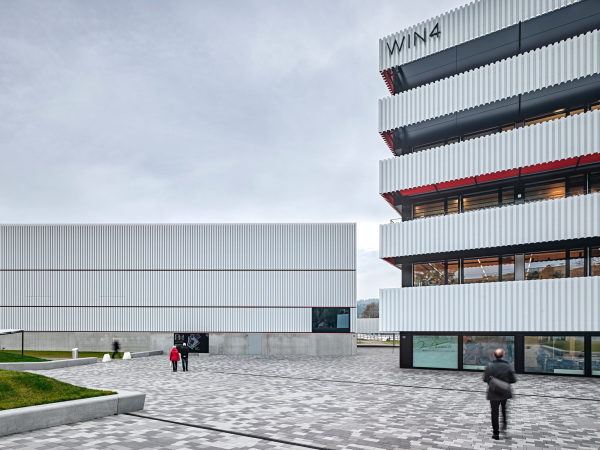 Sportkomplex von EM2N