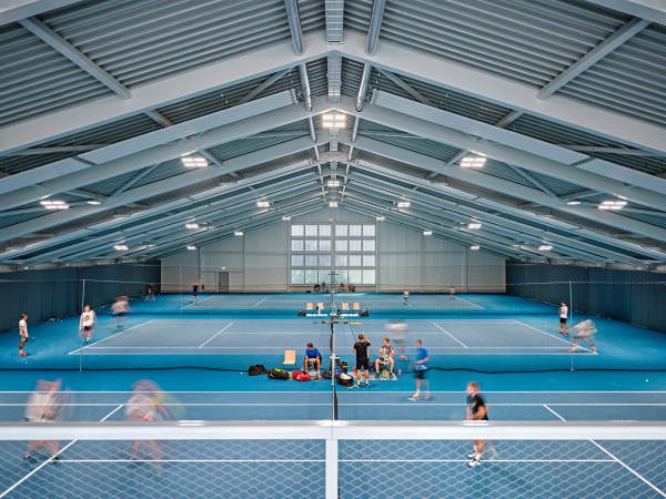 Sportkomplex von EM2N