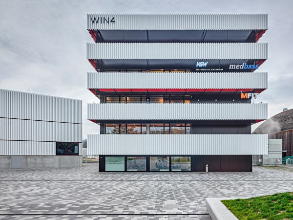 Sportkomplex von EM2N