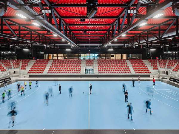 Sportkomplex von EM2N