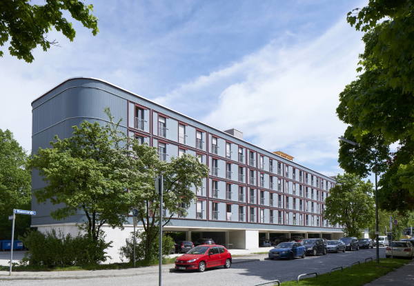 BDA Preis Bayern 2019 (Wohnungsbau): Parkplatzberbauung am Dantebad von Florian Nagler mit terra.nova Landschaftsarchitektur, Bauherr: Gewofag