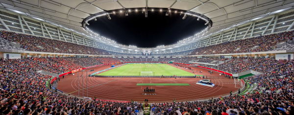 Das Stadion fasst als grtes der drei Sportbauten 45.000 Zuschauer.
