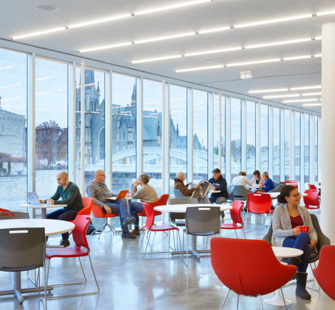 Innenansicht des glsernen Pavillons