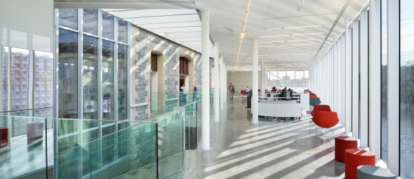 Innenansicht des glsernen Pavillons