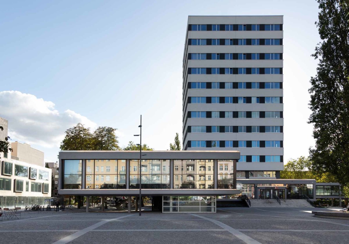 Sanierung in BerlinWedding von Rüthnick Architekten / Neue Fassade für
