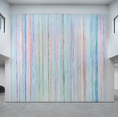 Die zentrale Wand ist sieben Meter hoch und ebenso breit � hier bespielt mit einer Malerei von Rosilene Luduvico.