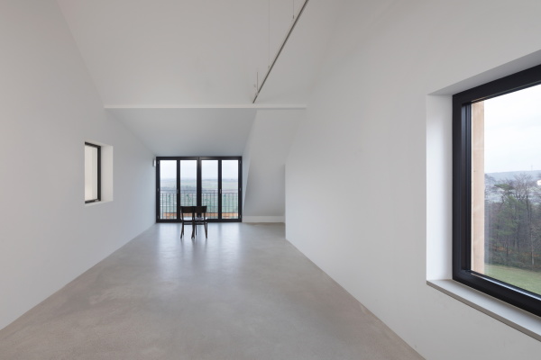 Der Werkstattraum unter dem Dach ist als Arbeits- und R�ckzugsort f�r K�nstler*innen gedacht.