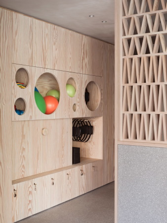 Elemente wie die kreisrunden ffnungen im Einbauschrank ...