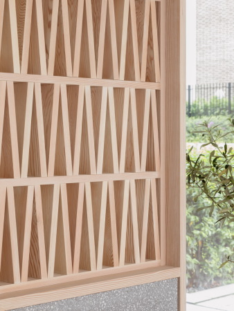 Die Wand ist inspiriert von Celos�as, mexikanischen Gitterfenstern.