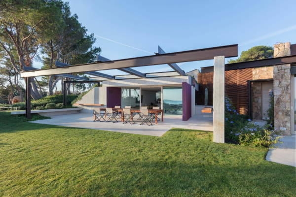 Villenanlage der Siebzigerjahre auf Sardinien umgebaut